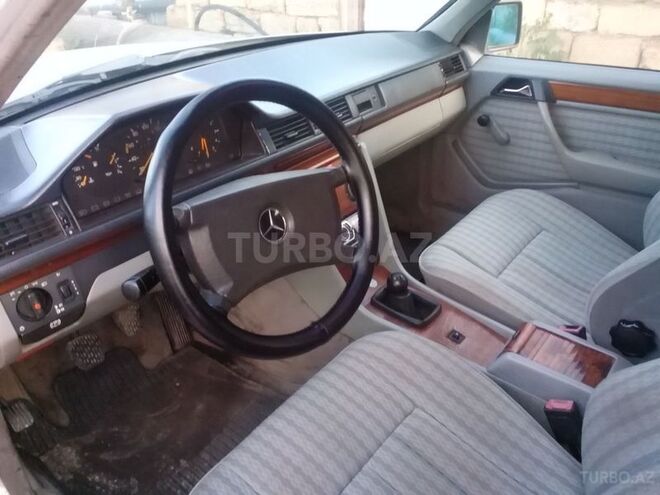 Mercedes E 200 1990, 190,000 km - 2.0 l - Bakı