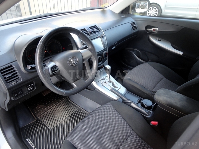 Toyota Corolla 2013, 79,500 km - 1.6 л - Bakı