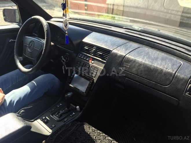 Mercedes  1994, 251,000 km - 3.6 l - Bakı