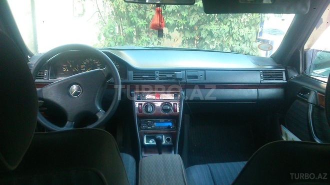 Mercedes E 220 1992, 345,233 km - 2.2 л - Sabirabad
