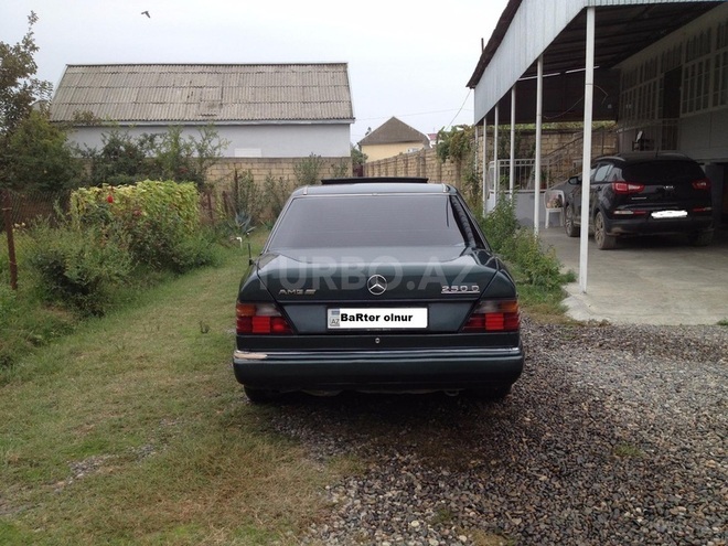 Mercedes E 220 1992, 345,233 km - 2.2 л - Sabirabad