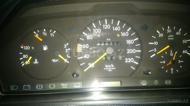Mercedes E 220 1992, 345,233 km - 2.2 л - Sabirabad