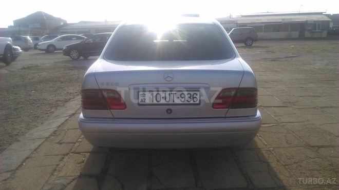 Mercedes E 230 1996, 218,000 km - 2.3 л - Sumqayıt