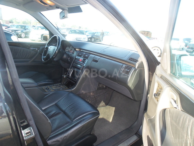 Mercedes  2001, 158,800 km - 3.2 l - Bakı
