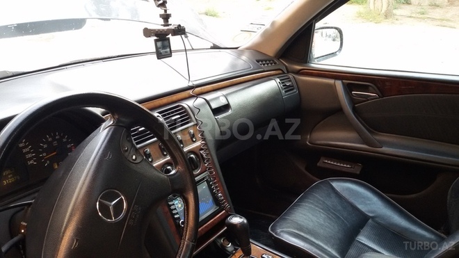 Mercedes E 240 2000, 175,000 km - 2.4 l - Bakı