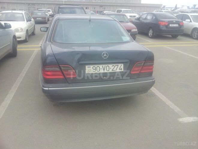 Mercedes E 240 2001, 233,000 km - 2.6 l - Bakı