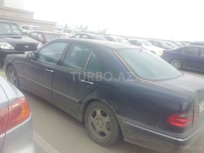 Mercedes E 240 2001, 233,000 km - 2.6 l - Bakı