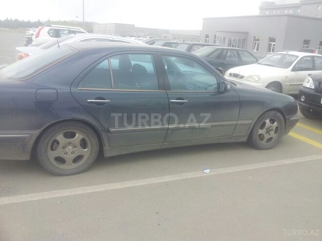 Mercedes E 240 2001, 233,000 km - 2.6 l - Bakı