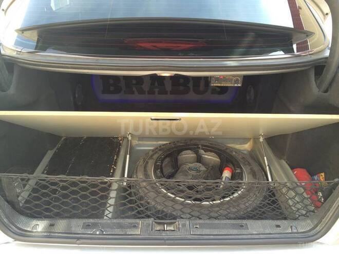 Mercedes E 270 2001, 256,000 km - 2.7 l - Naxçıvan