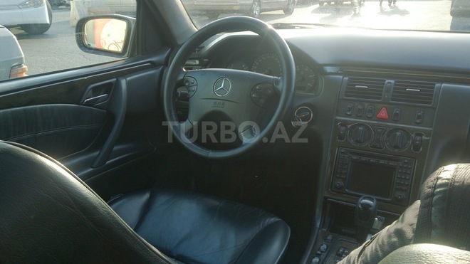 Mercedes E 270 2002, 300,000 km - 2.7 l - Bakı