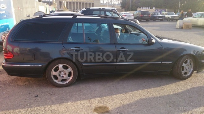 Mercedes E 270 2002, 300,000 km - 2.7 l - Bakı
