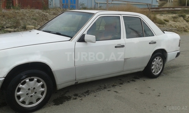 Mercedes E 200 1991, 320,000 km - 2.0 l - Bakı