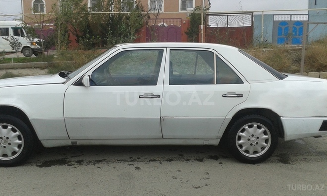 Mercedes E 200 1991, 320,000 km - 2.0 l - Bakı