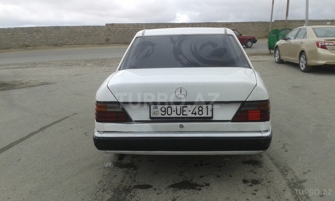 Mercedes E 200 1991, 320,000 km - 2.0 l - Bakı