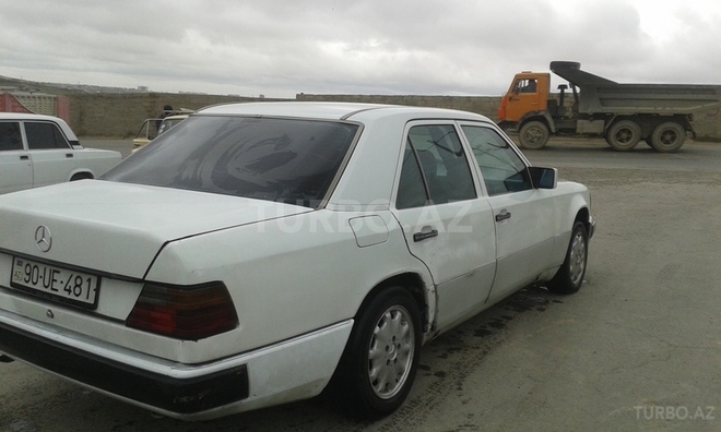 Mercedes E 200 1991, 320,000 km - 2.0 l - Bakı