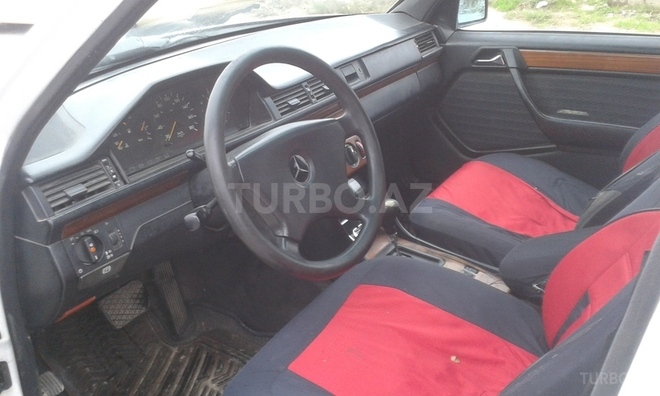 Mercedes E 200 1991, 320,000 km - 2.0 l - Bakı