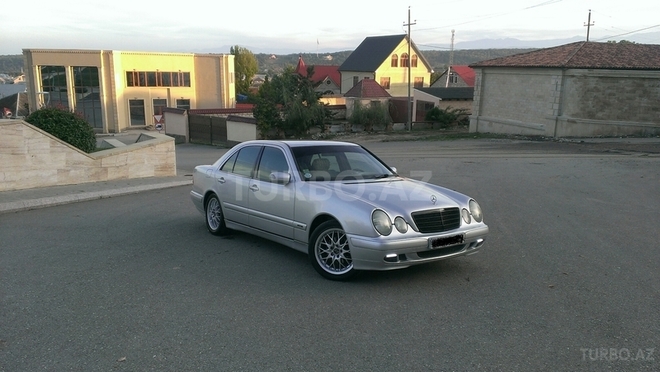 Mercedes E 200 1999, 247,423 km - 2.0 l - Quba