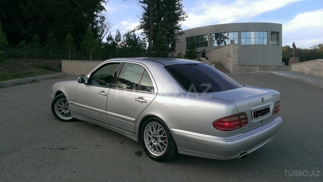 Mercedes E 200 1999, 247,423 km - 2.0 l - Quba