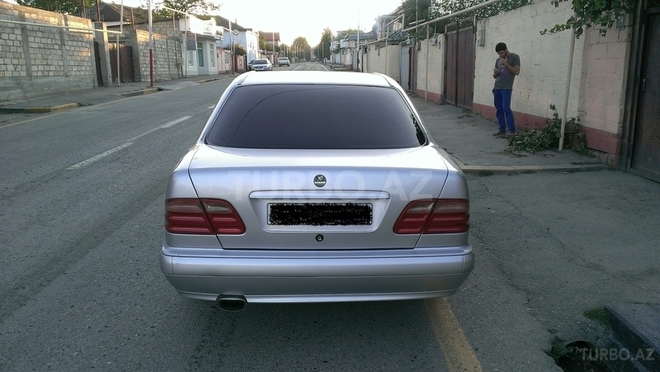Mercedes E 200 1999, 247,423 km - 2.0 l - Quba