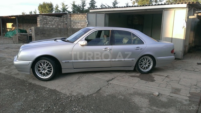 Mercedes E 200 1999, 247,423 km - 2.0 l - Quba
