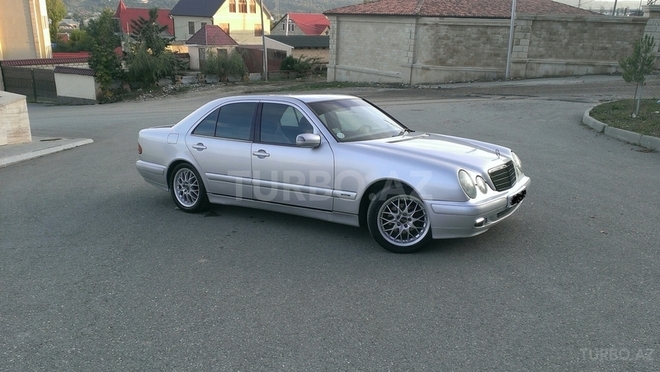 Mercedes E 200 1999, 247,423 km - 2.0 l - Quba