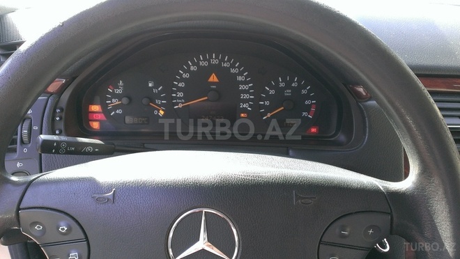 Mercedes E 200 1999, 247,423 km - 2.0 l - Quba