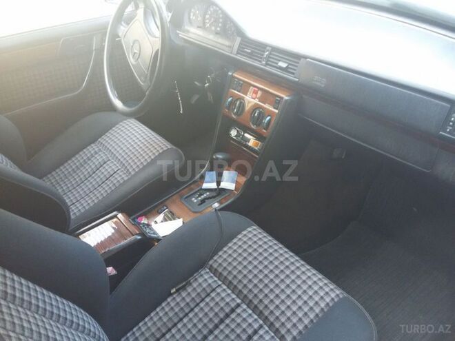 Mercedes E 220 1995, 238,000 km - 2.2 l - Bakı