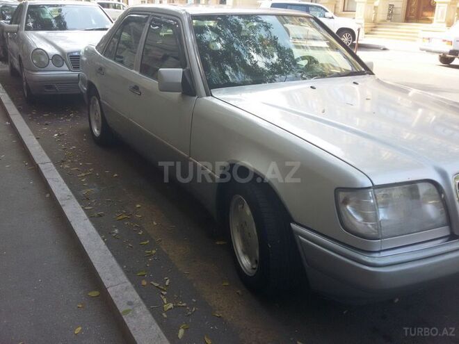 Mercedes E 220 1995, 238,000 km - 2.2 l - Bakı
