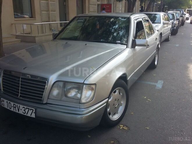 Mercedes E 220 1995, 238,000 km - 2.2 l - Bakı