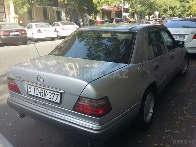 Mercedes E 220 1995, 238,000 km - 2.2 l - Bakı
