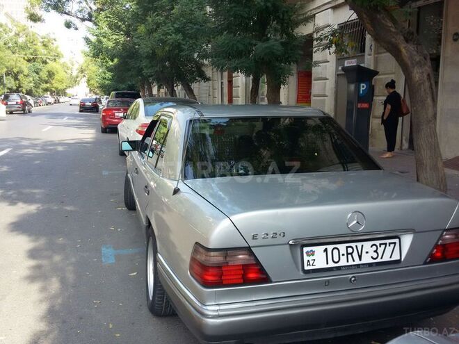 Mercedes E 220 1995, 238,000 km - 2.2 l - Bakı