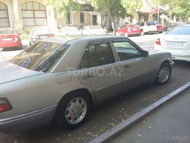 Mercedes E 220 1995, 238,000 km - 2.2 l - Bakı