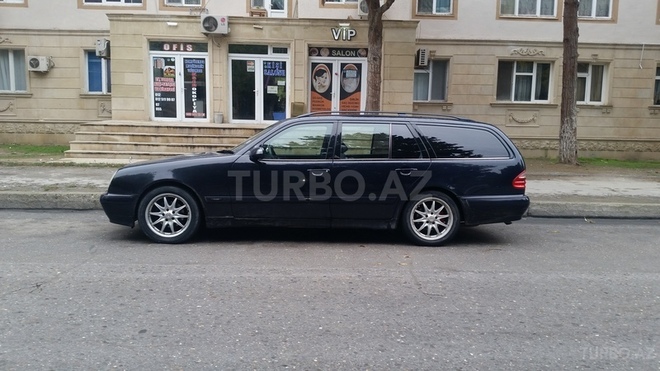 Mercedes E 240 2000, 288,800 km - 2.6 l - Bakı