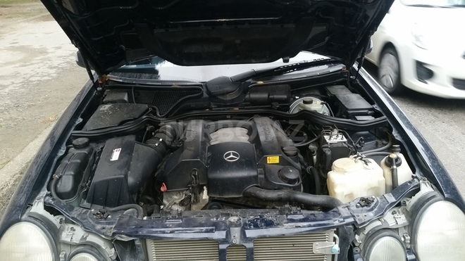Mercedes E 240 2000, 288,800 km - 2.6 l - Bakı