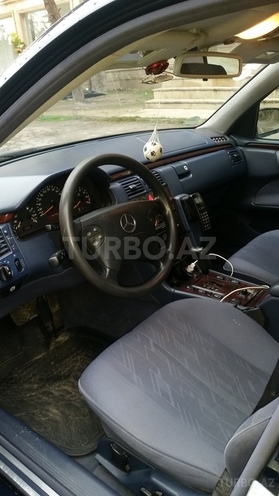 Mercedes E 240 2000, 288,800 km - 2.6 l - Bakı