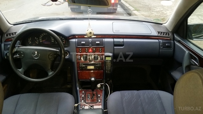 Mercedes E 240 2000, 288,800 km - 2.6 l - Bakı