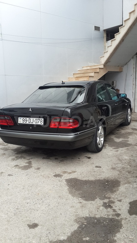 Mercedes E 220 1998, 230,000 km - 2.2 l - Bakı
