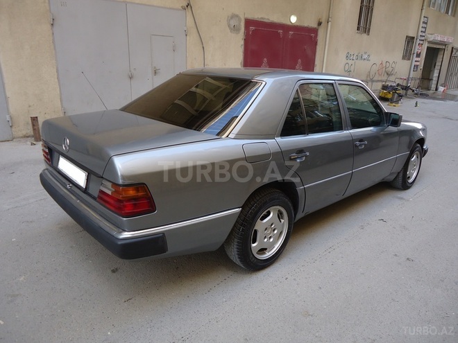 Mercedes E 250 1992, 198,544 km - 2.5 л - Bakı