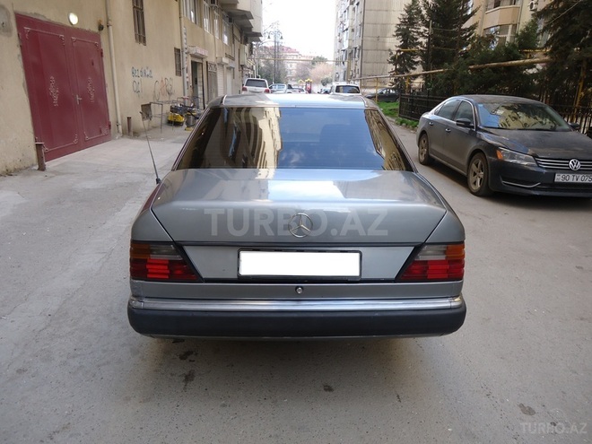 Mercedes E 250 1992, 198,544 km - 2.5 л - Bakı