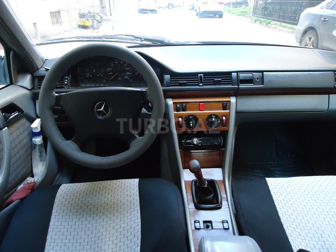 Mercedes E 250 1992, 198,544 km - 2.5 л - Bakı