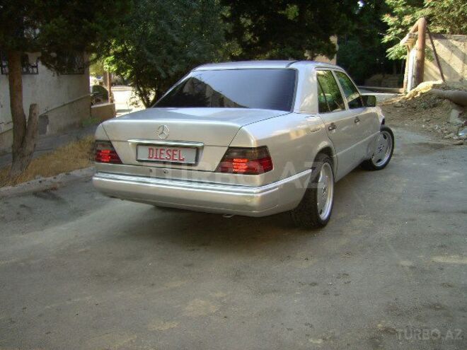 Mercedes E 200 1995, 552,018 km - 2.0 l - Bakı