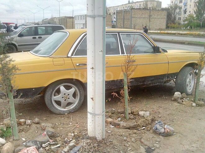 Mercedes  1977, 400,000 km - 2.3 l - Sumqayıt