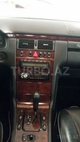 Mercedes E 220 2001, 221,000 km - 2.2 l - Bakı