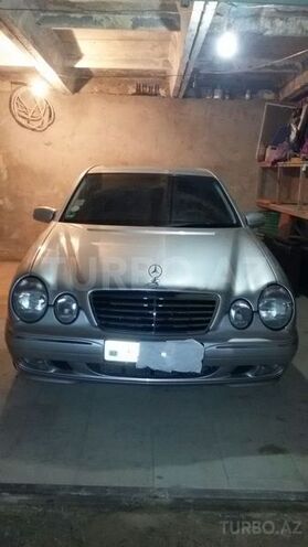 Mercedes E 220 2001, 221,000 km - 2.2 l - Bakı