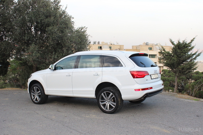 Audi Q7 2010, 64,500 km - 3.0 l - Bakı