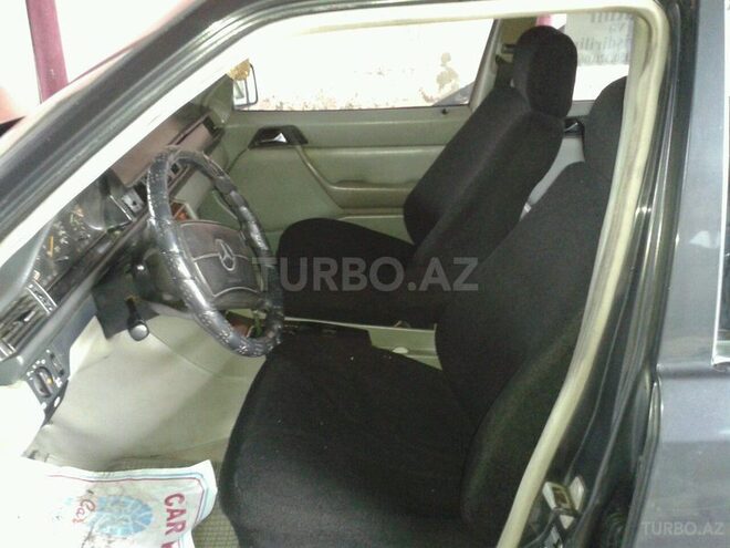 Mercedes E 260 1987, 300,000 km - 2.6 л - Ucar
