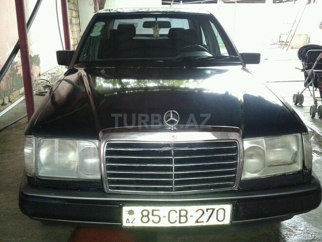 Mercedes E 260 1987, 300,000 km - 2.6 л - Ucar