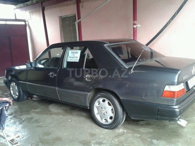 Mercedes E 260 1987, 300,000 km - 2.6 л - Ucar