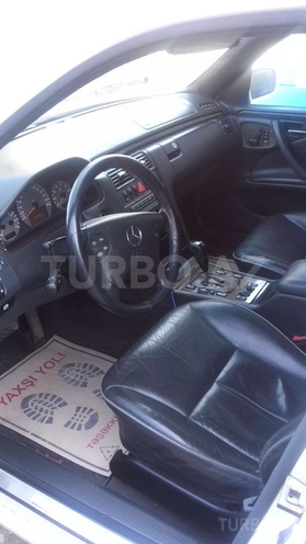 Mercedes E 320 2001, 135,000 km - 3.2 l - Bakı