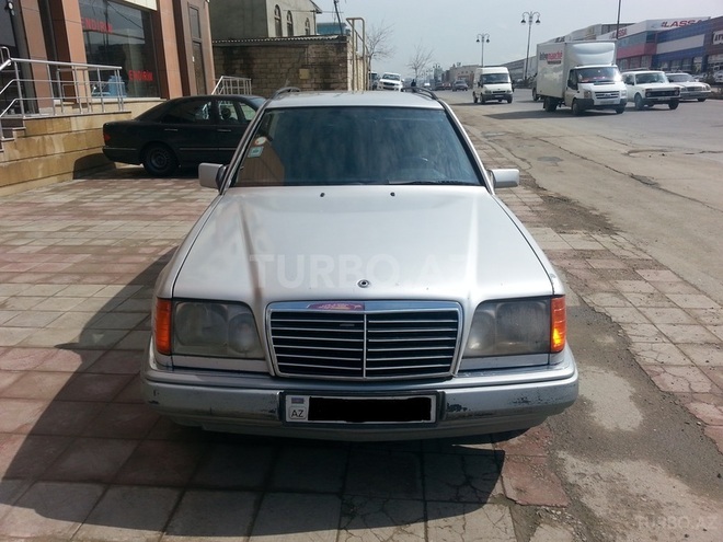 Mercedes E 220 1995, 300,000 km - 2.2 l - Bakı